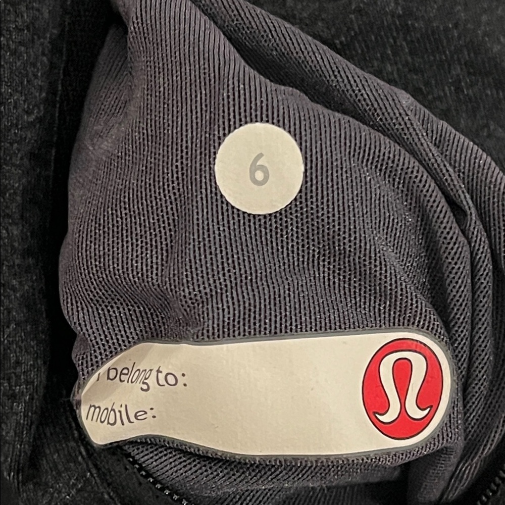 Lululemon basically vintage Women's Black and Gray Hooded Jacket - Picture 2 of 3